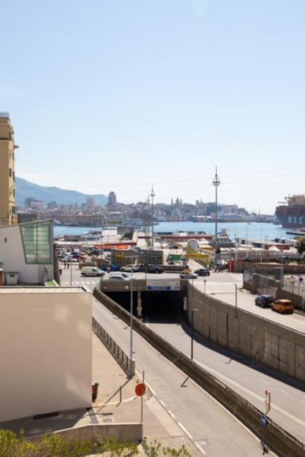 Grande Monolocale Con Parcheggio Interrato Incluso Apartment Genoa Ngoại thất bức ảnh