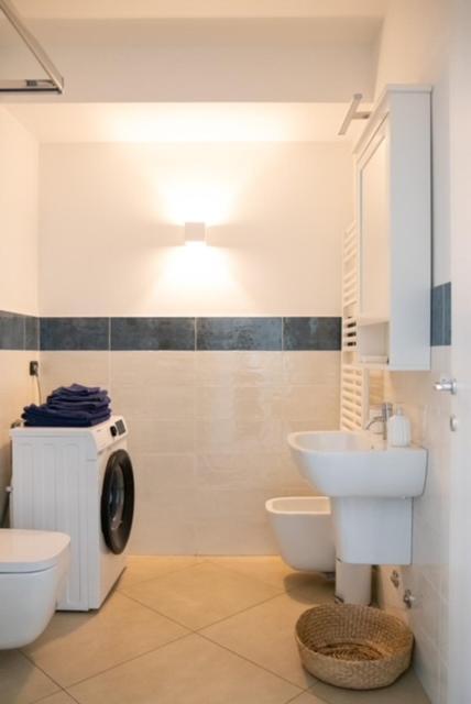 Grande Monolocale Con Parcheggio Interrato Incluso Apartment Genoa Ngoại thất bức ảnh